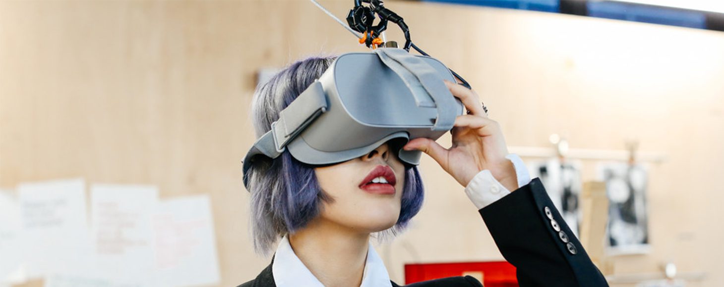 Experiencing virtual reality (VR) © Alys Tomlinson